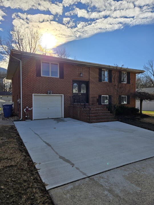 723 Beechwood Ave in Cherry Hill, NJ - Building Photo