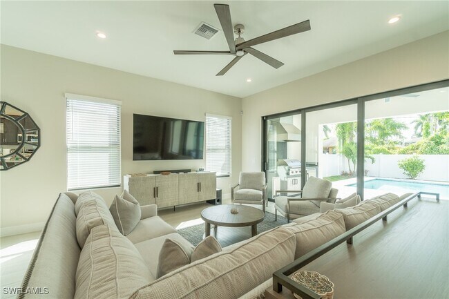 property at 822 105th Ave N
