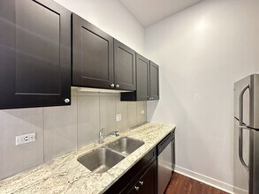 2944 W Montrose Ave in Chicago, IL - Building Photo - Building Photo