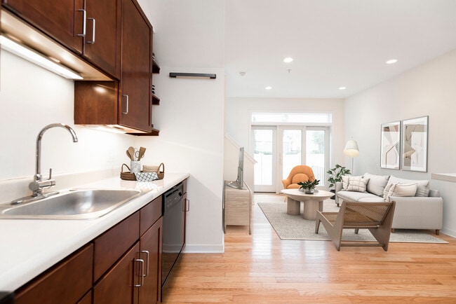 925 S 23rd St, Unit A in Philadelphia, PA - Foto de edificio - Building Photo