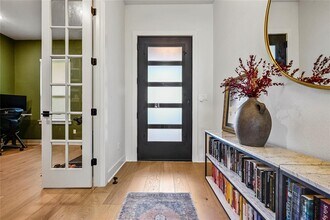 412 Sitlington Ln in Austin, TX - Foto de edificio - Building Photo