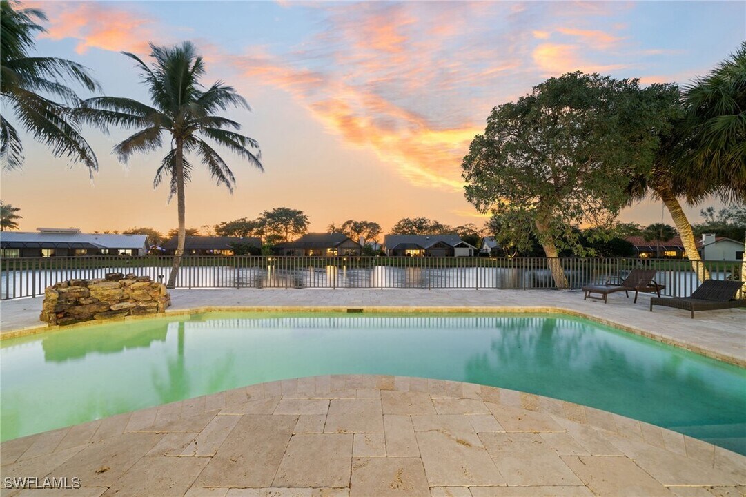 2341 Mayfield Ct in Naples, FL - Building Photo