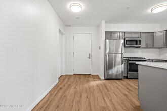 165 Pavilion Ave in Long Branch, NJ - Building Photo - Building Photo