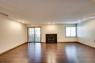 1640 Hilton Head Dr in Naperville, IL - Building Photo - Building Photo