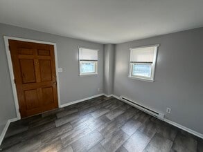 148 N Church St, Unit 148 #1 in Waynesboro, PA - Building Photo - Building Photo