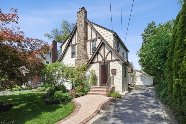 property at 7 Undercliff Rd