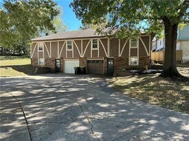 3801 NE Colonial Dr, Unit 3801 in Lee's Summit, MO - Building Photo