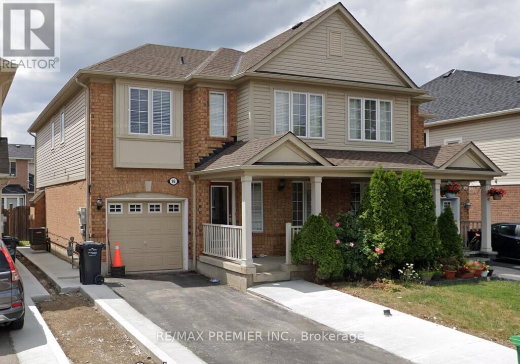 16 Tawnie Crescent in Brampton, ON - Building Photo