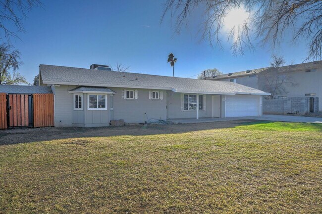2133 W Morten Ave in Phoenix, AZ - Building Photo - Building Photo