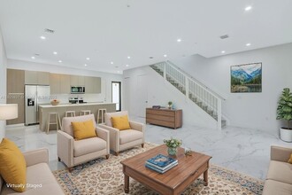 4226 NE 7th Terrace in Oakland Park, FL - Building Photo - Building Photo