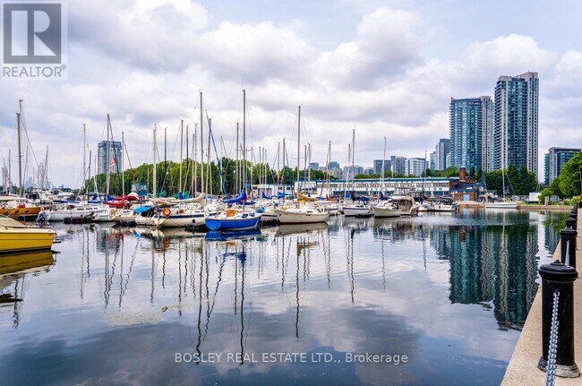 36-536 Stadium Rd in Toronto, ON - Building Photo - Building Photo
