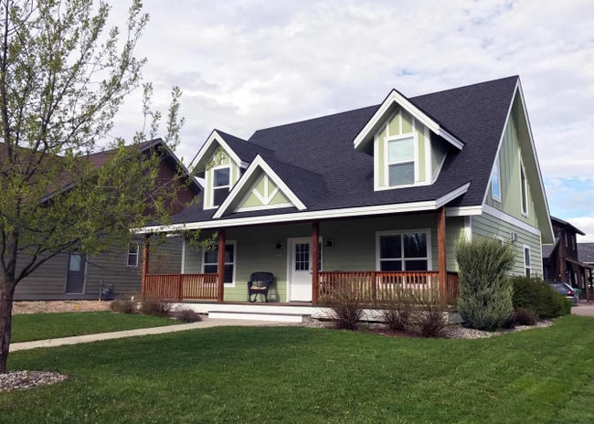 property at 123 Aspen Grv Ct