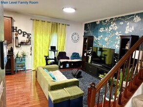 22688 Flowing Spring Square in Ashburn, VA - Building Photo - Building Photo