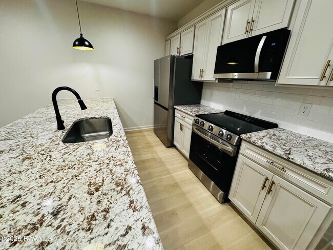 101 Foster Grove Drive in Youngsville, LA - Building Photo - Building Photo