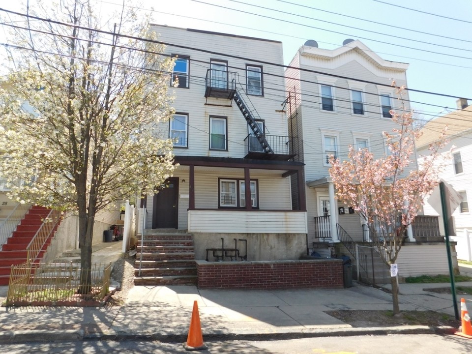 30 Taft Ave in Staten Island, NY - Building Photo