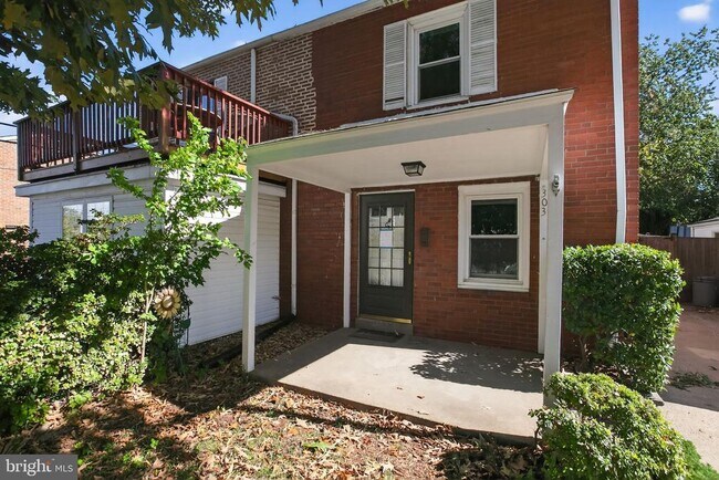 property at 303 S Wayne St