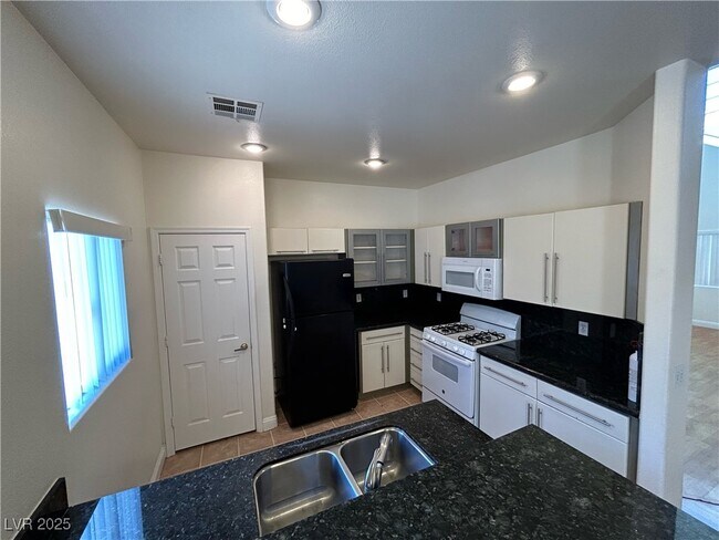 3143 Dusty Moon Ave in Henderson, NV - Building Photo - Building Photo