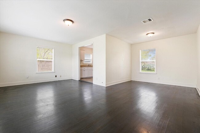 1801 W Houston Dr in La Marque, TX - Building Photo - Building Photo