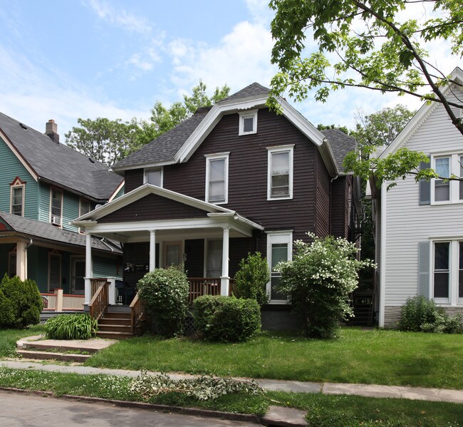 8 Rowley St in Rochester, NY - Foto de edificio - Building Photo