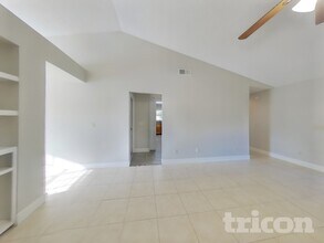 19203 Sunlake Blvd in Lutz, FL - Building Photo - Building Photo