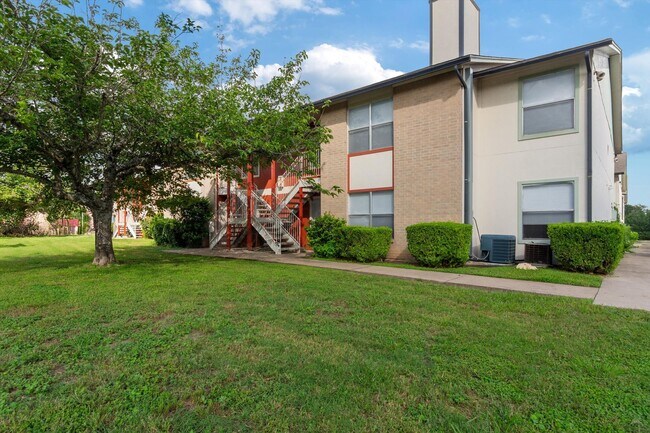 205 1st St in San Marcos, TX - Building Photo - Building Photo