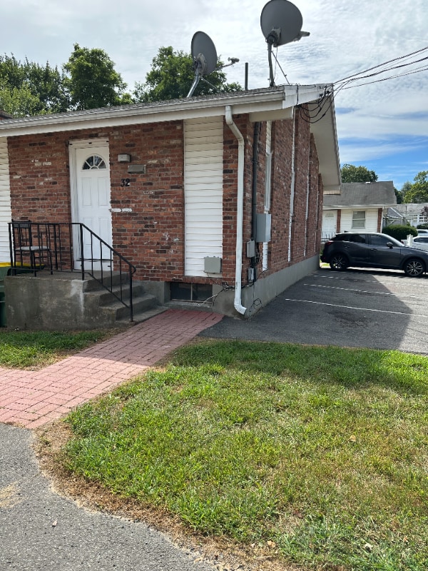 40 Whitewood Rd in Waterbury, CT - Building Photo - Building Photo