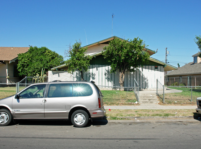 353 N Effie St in Fresno, CA - Building Photo - Building Photo