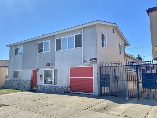 6107 Linden Ave in Long Beach, CA - Building Photo - Building Photo