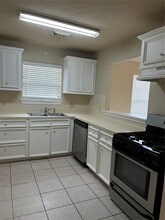 321 Holiday St in Tomball, TX - Building Photo - Building Photo