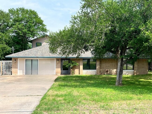 property at 209 Oak Crest Ln