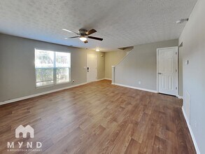 5757 Strathmoor Manor Cir in Lithonia, GA - Building Photo - Building Photo