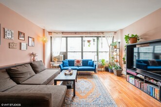 2930 N Sheridan Rd in Chicago, IL - Building Photo - Building Photo