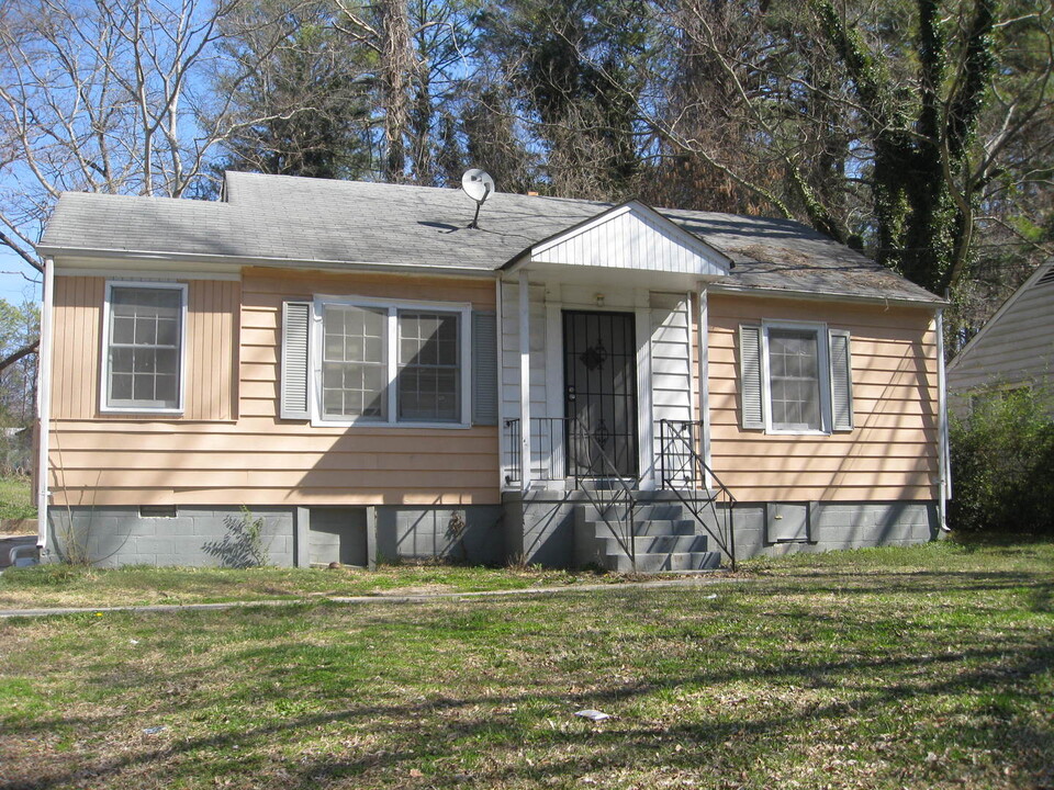 2047 North Avenue NW in Atlanta, GA - Building Photo