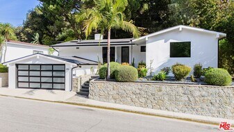 3116 Beachwood Dr in Los Angeles, CA - Building Photo