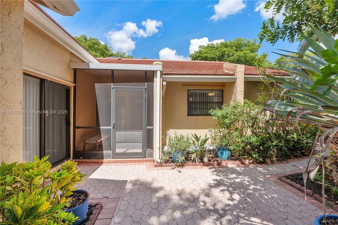 23257 Boca Club Colony Cir in Boca Raton, FL - Building Photo