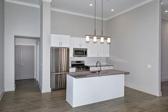 75 Circle Dr in Central Islip, NY - Building Photo - Building Photo