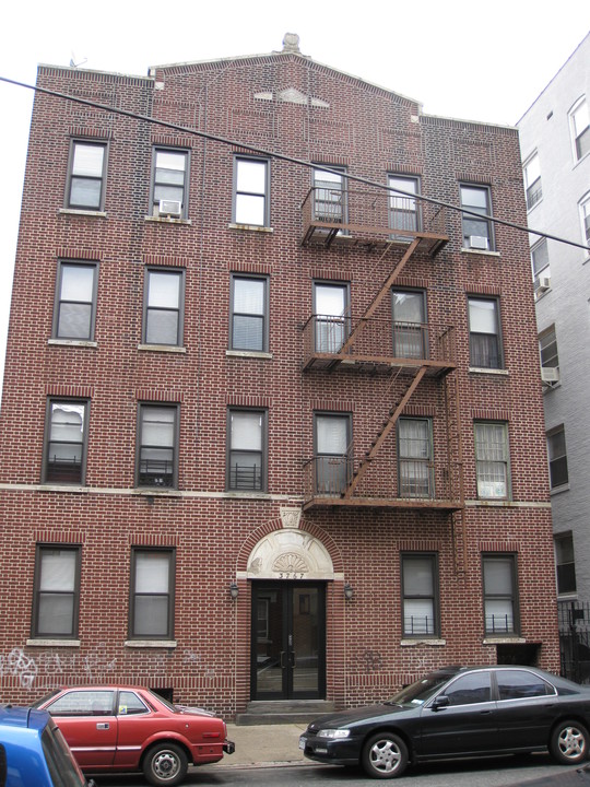 37-67 64th St in Flushing, NY - Building Photo