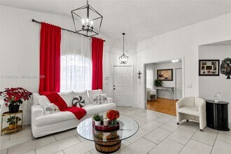 6207 Floral Lakes Dr in Delray Beach, FL - Building Photo - Building Photo