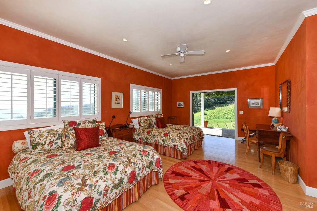 1975 Whitehall Ln in St Helena, CA - Building Photo