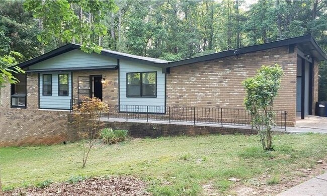 property at 1041 Mountain Woods Ct SW