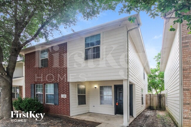 6402 Mountain Pines Ln in Katy, TX - Foto de edificio - Building Photo