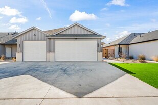 1111 N 7th St in Wolfforth, TX - Building Photo