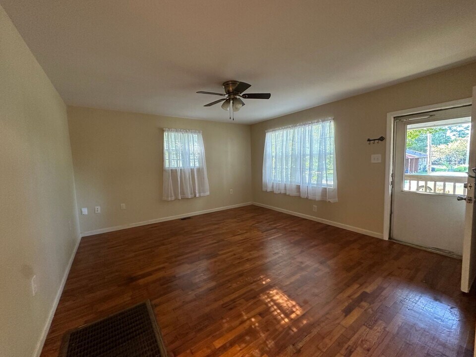 207 E H Pl in Russellville, AR - Building Photo