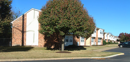 Berkley Square Apartments in Norfolk, VA - Building Photo - Building Photo