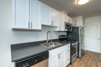Uptown 7 Apartments in Tacoma, WA - Foto de edificio - Building Photo