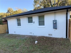 5136 Jones Rd in Forest Park, GA - Building Photo - Building Photo