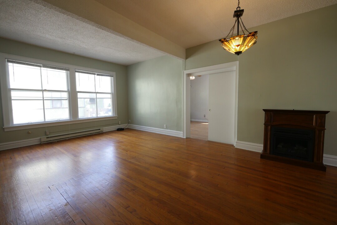 705 W South St in Kalamazoo, MI - Building Photo