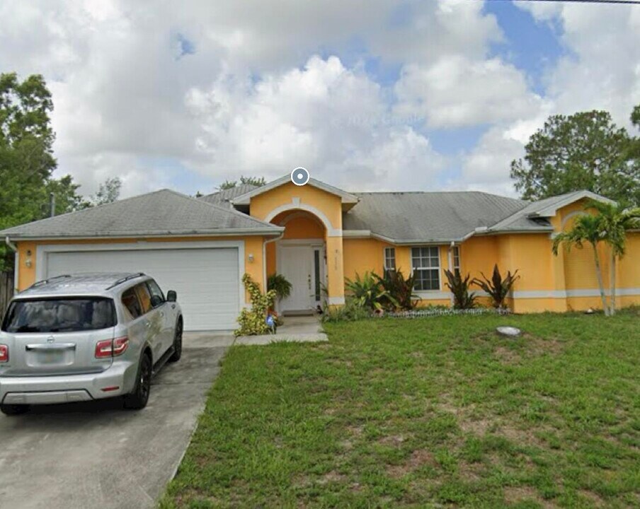 550 SW College Park Rd in Port St. Lucie, FL - Building Photo