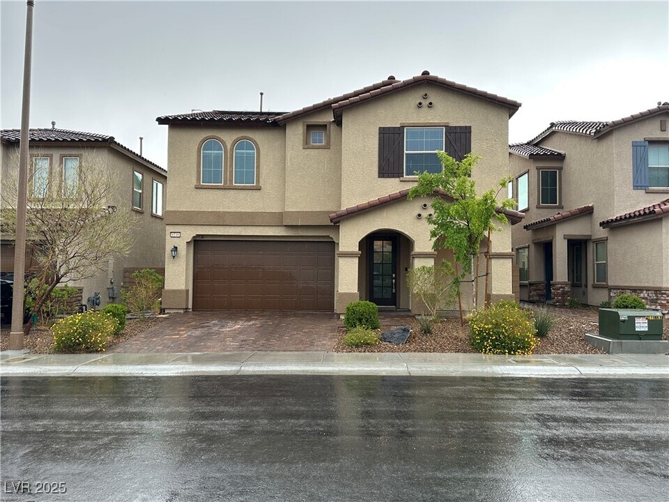 8148 Old Skye Ct in Las Vegas, NV - Building Photo