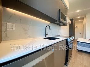 720-720 K. L. O. Rd in Kelowna, BC - Building Photo - Building Photo